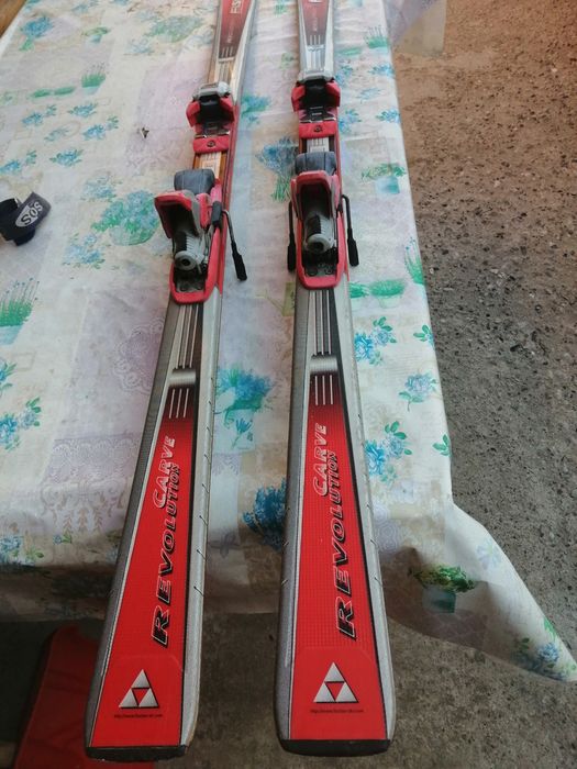 Skiuri+ clăpari+ bețe  300 lei