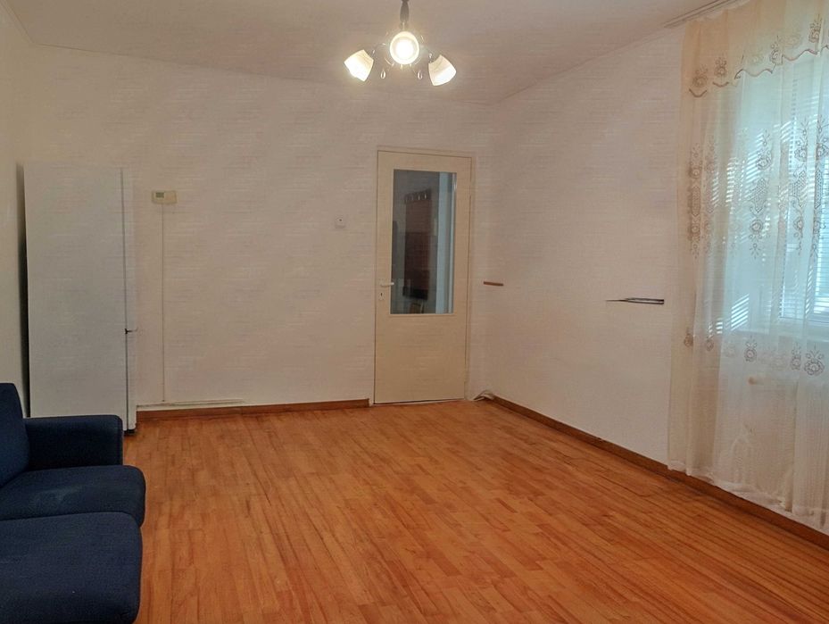 Vând Apartament cu 3 camere semidecomandat Botoșani