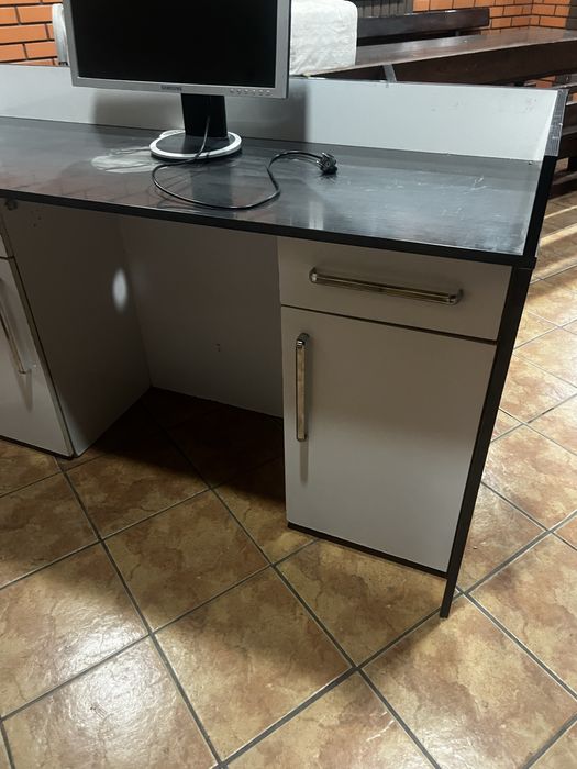 Продам стол с манитором вмести