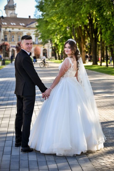 Menyaszonyi ruha! Rochie de mireasā