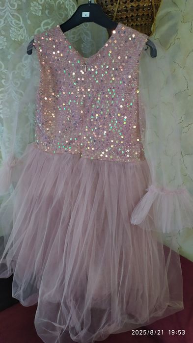 Детска рокля с пайети