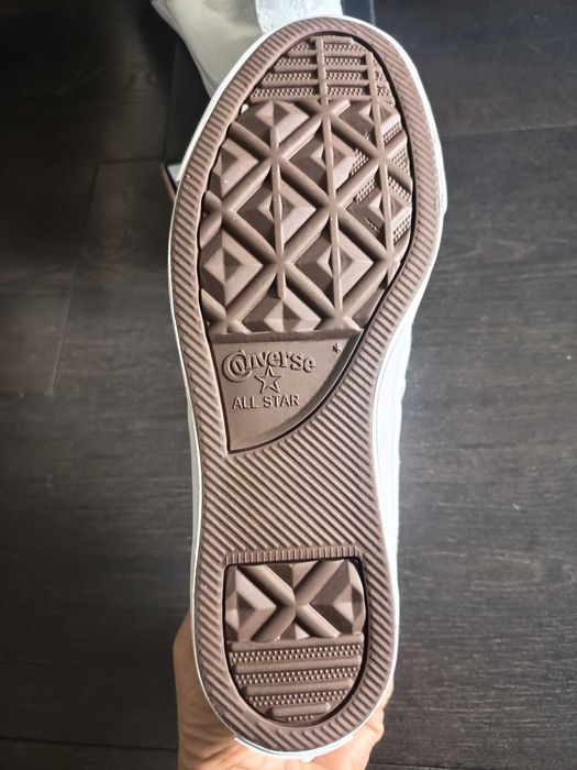 Нови оригинални дамски кецове Converse 38 номер.