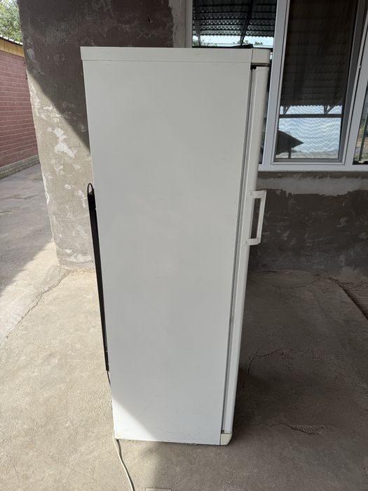 indesit- вертикальный морозильный шкаф