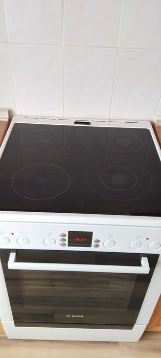 Продам электро плиту Bosch 644620