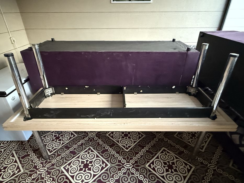 Стол крават новый