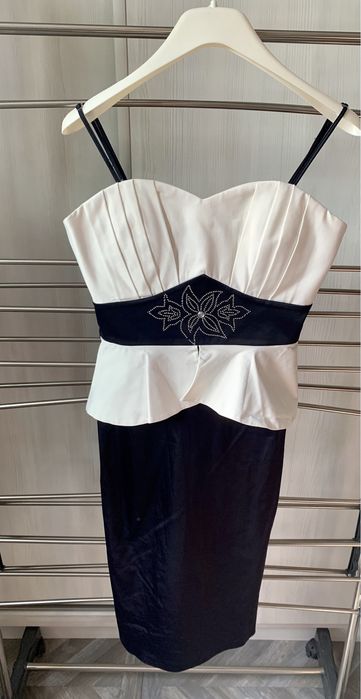 Цената е за 4бр Нови, официални дизайнерски рокли на едро