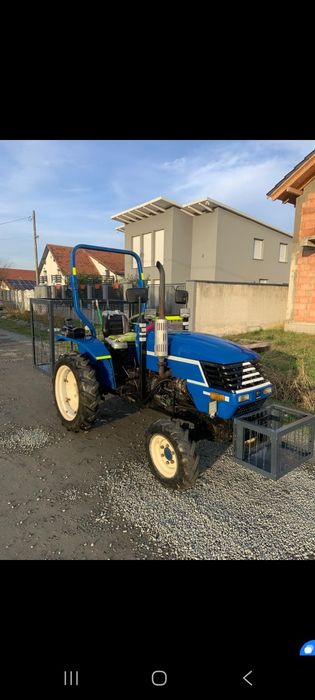 Si vinde tractor DONG FENG 4X4