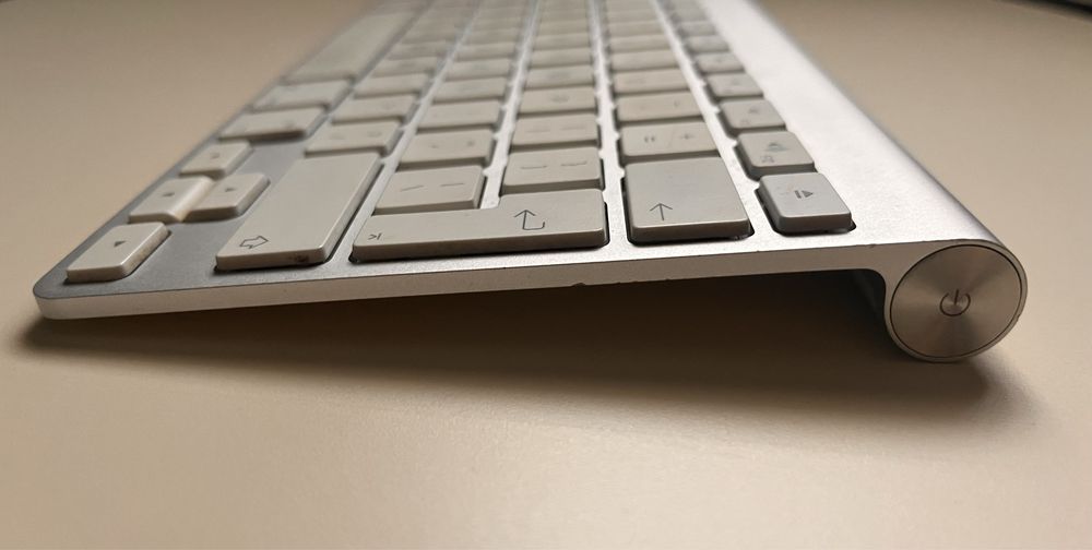 Tastatura Apple Wireless