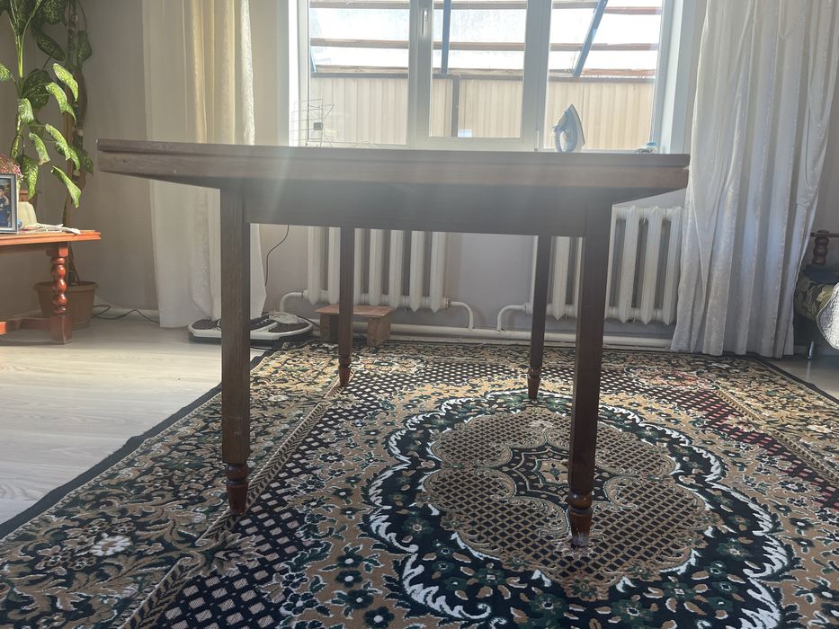 Продам стол полированный