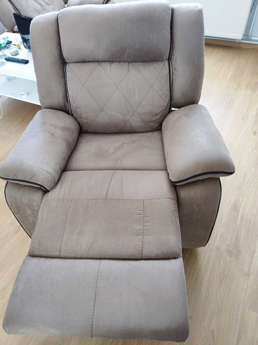 Продавам два броя релакс фотьойли