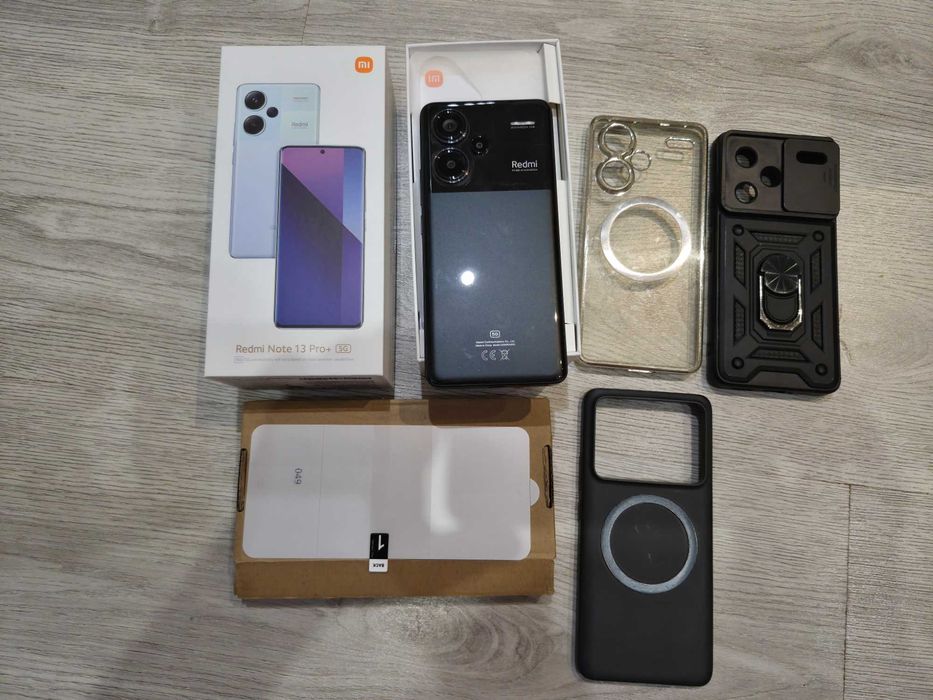 Xiaomi Redmi Note 13 Pro+ 5G 256GB в отлично състояние – като нов