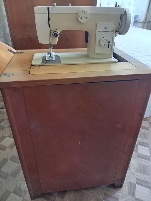 Продам швейную машинку