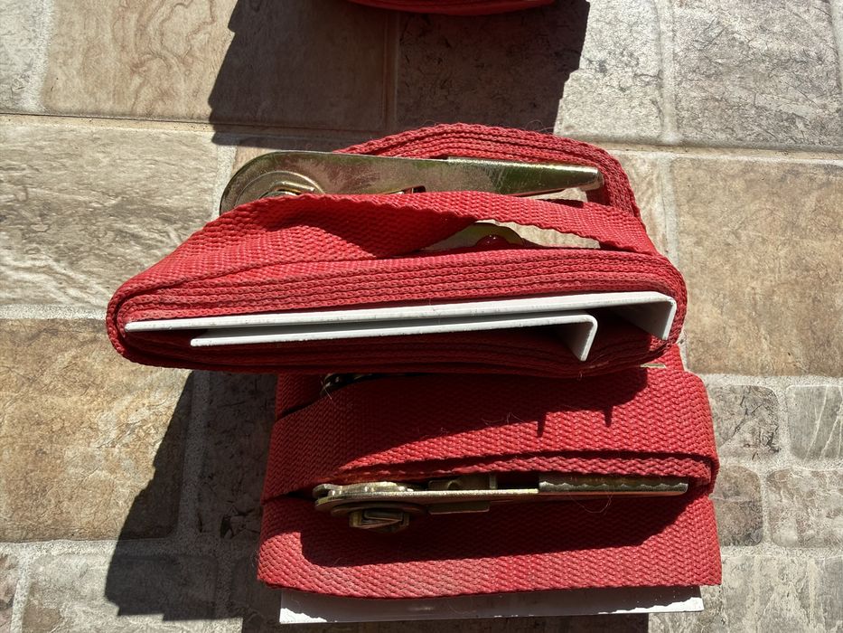 Set 4 chingi cu clichet pentru prindere marfă / bagaje, roșii, cu protecții colț