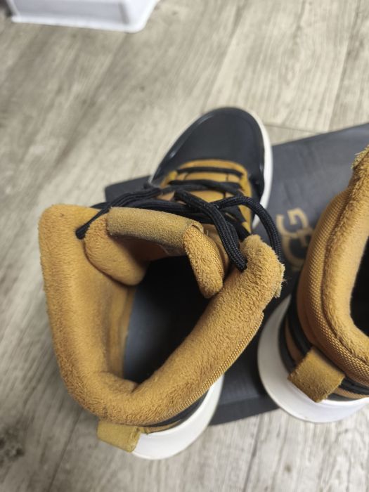 Кроссовки Adidas зимние