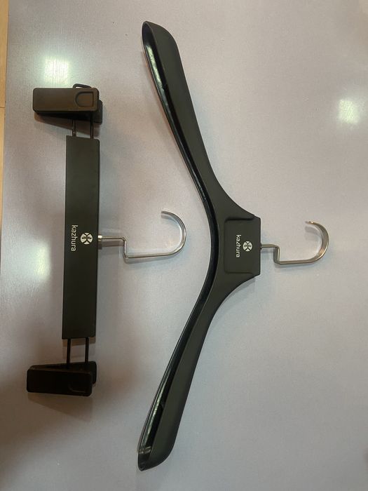 Вешалки из плотного пластика