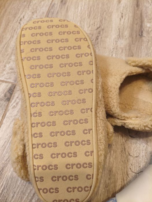 Crocs Classic Cozzzy Slippers pufoși – mărimea 41 – stare foarte bună