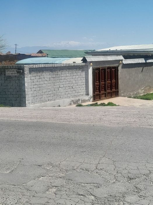 Qibray tumanida yoʻl yuzida 5 sotix uy joy sotiladi