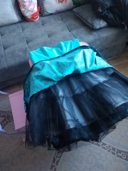 Продам два платья праздничные