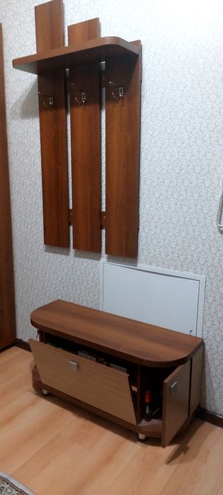 Шкаф, вешалка, тумба