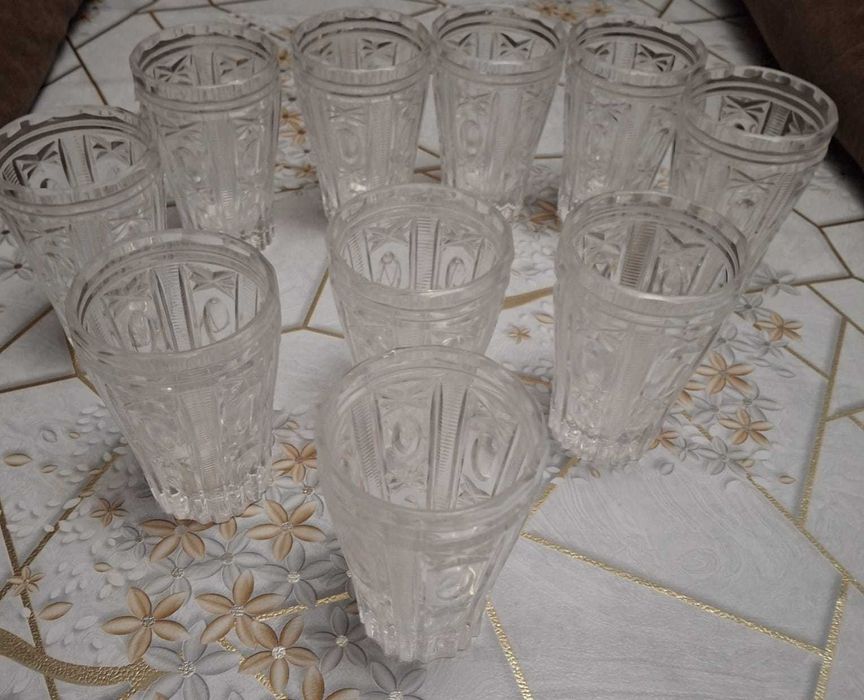 Рюмки хрустальные двух видов