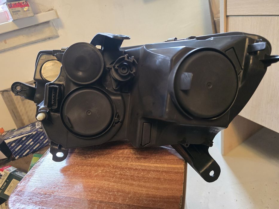 Продам фары Largus Logan