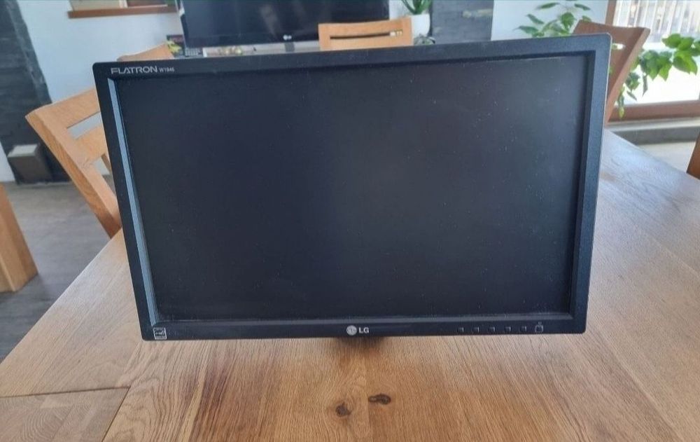Monitor gaming LG 19 inch