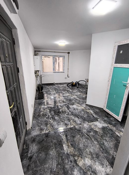Vând sau închiriez  spațiu comercial