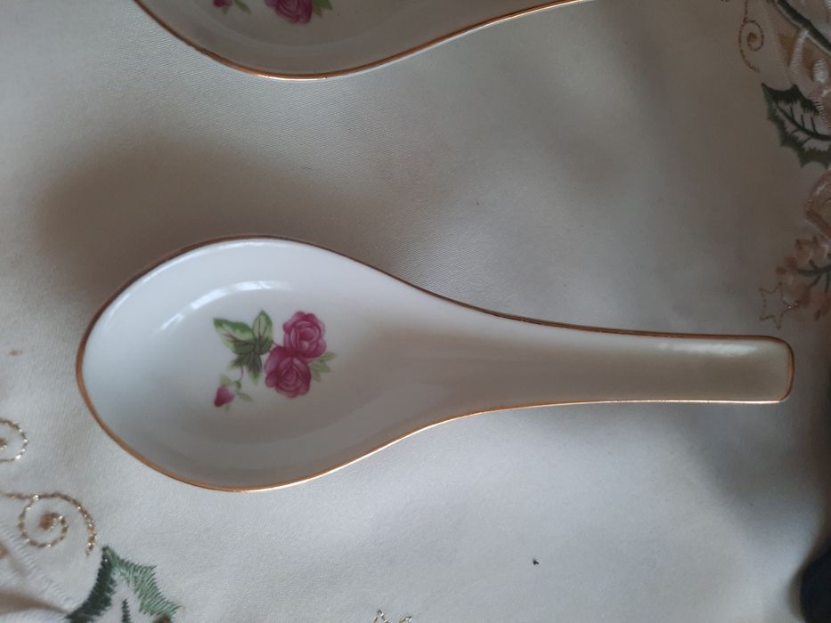 Set 3 linguri delicate din porțelan