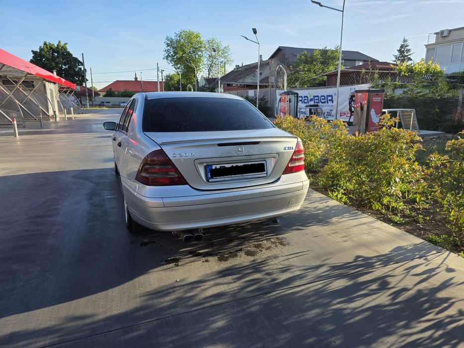 Vând Mercedes-Benz C200 W203