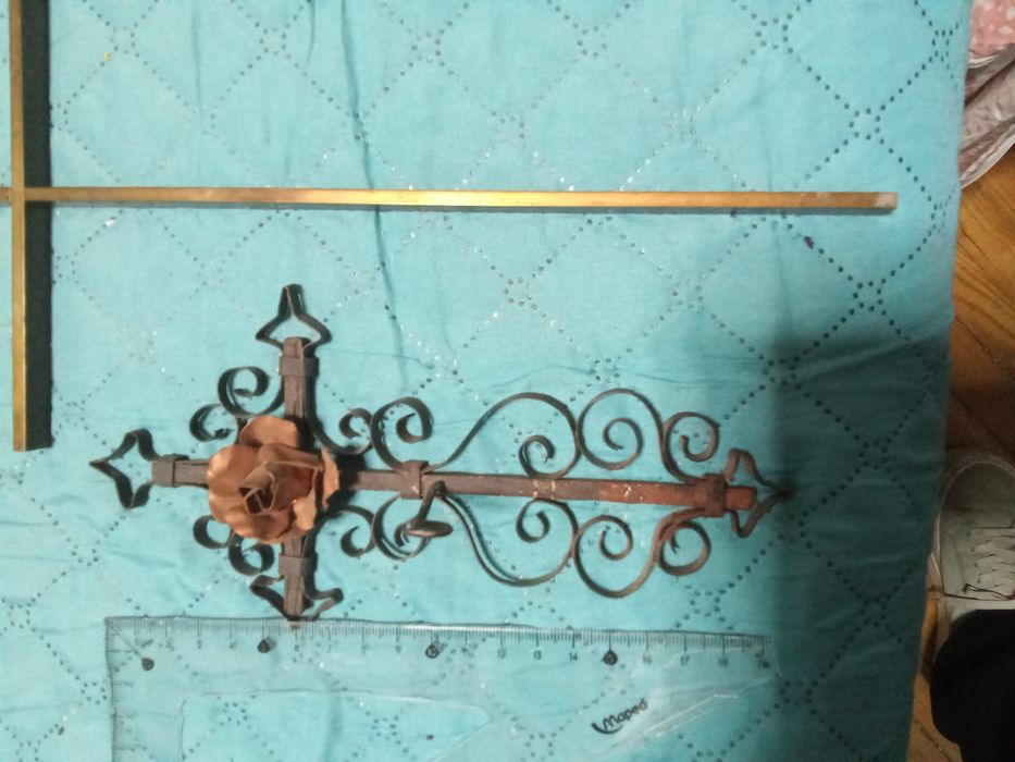 Два метални винтидж кръста