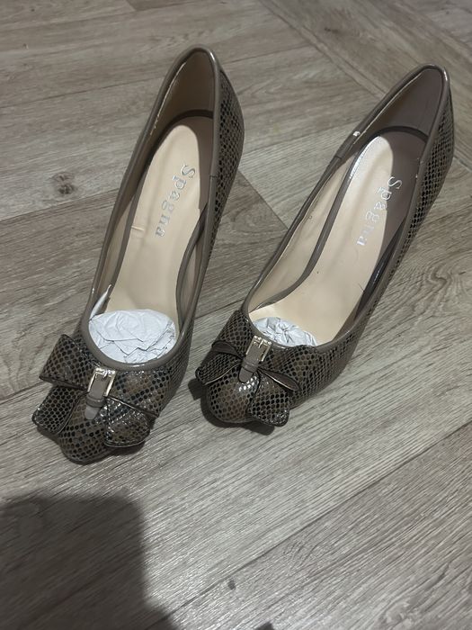 Туфли новые на высоком каблуке