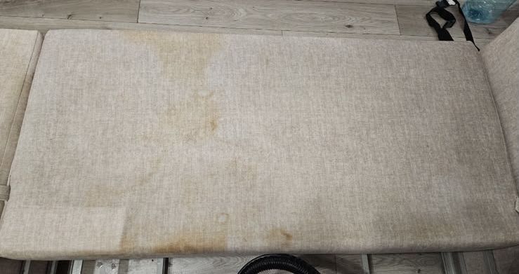 **Curățare profesională canapele, saltele și fotolii la domiciliu**