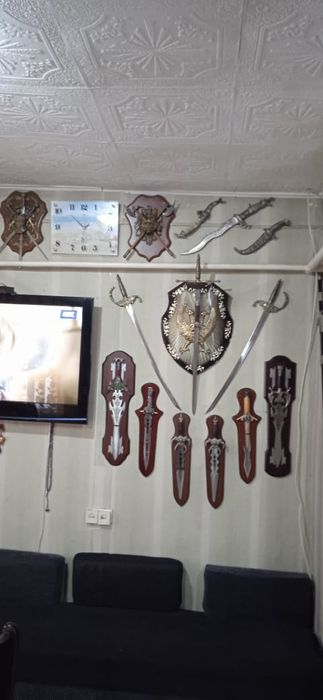 Продам сувенирные мечи