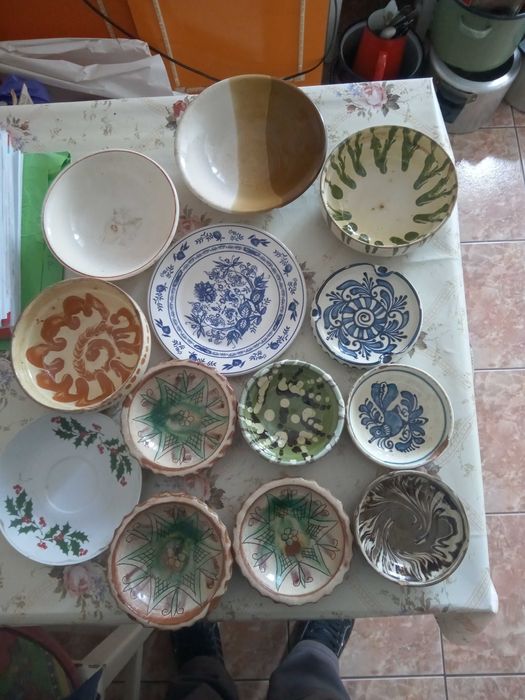 Vând farfurii vechi