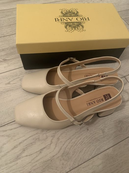 Туфли с открытой пяткой