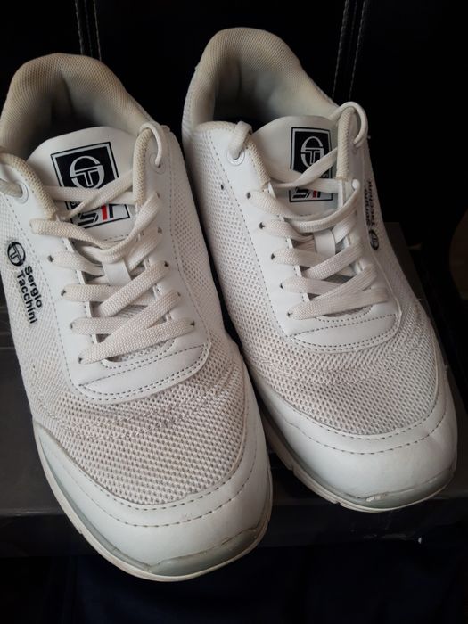 Vând adidasi barbati și damă..