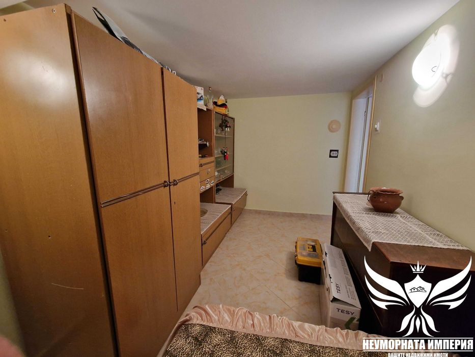 Продавам етаж с постройки 156кв,двор 355кв в с.Бачково, общ.Асеновград