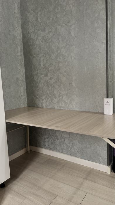 Продается стол. Прочный