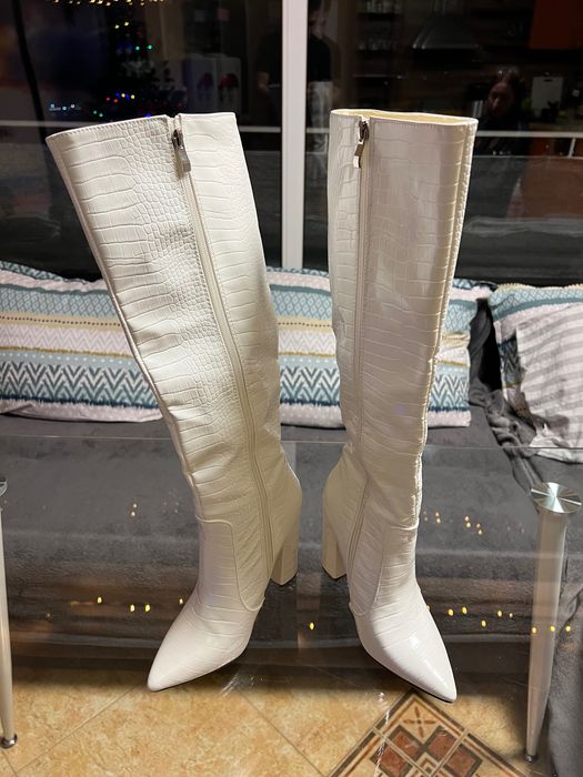 Дамски ботуши бели