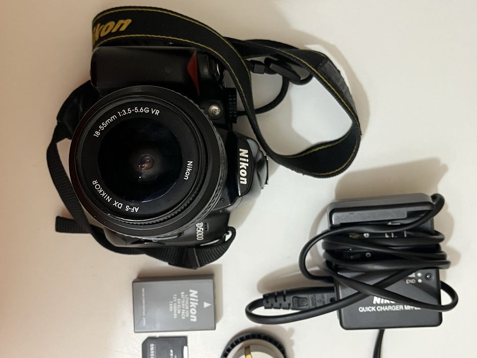 Nikon D5000 в хорошем состоянии.