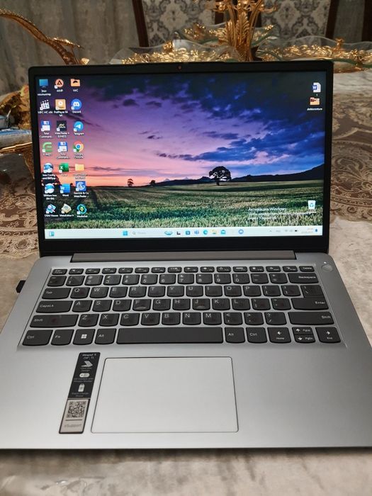 Lenovo Notebook sotiladi