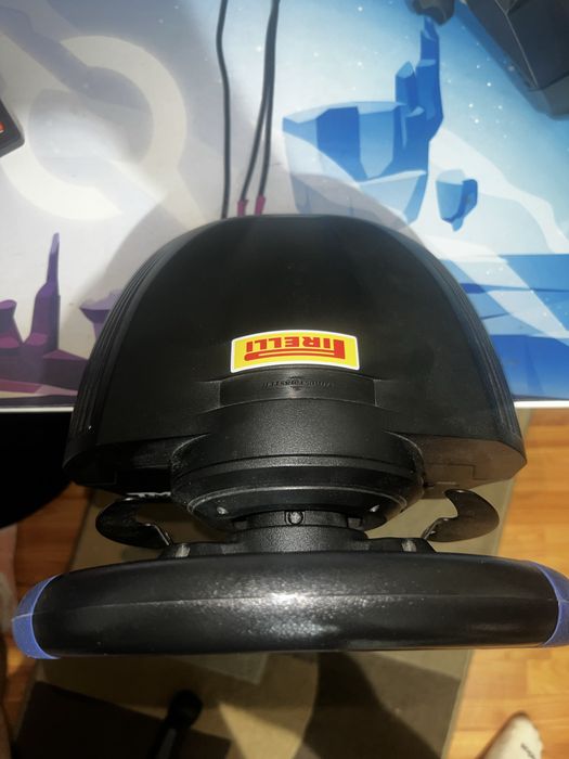 Volan Thrustmaster tmx pro + schimbator Thrustmaster th8s