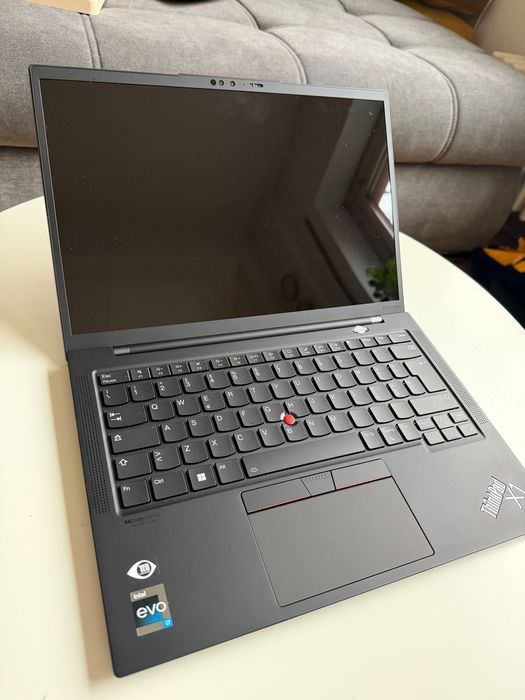 Lenovo ThinkPad X1 Carbon Gen 10 , i7  , 16 GB RAM - 1 TB SSD