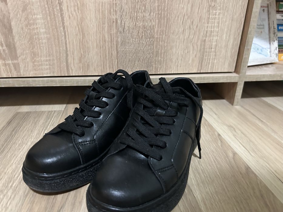 черни кецове естествена кожа