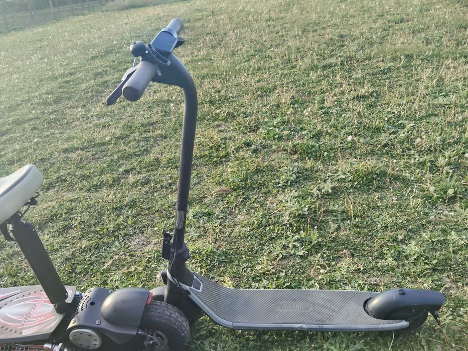 Vând 2 trotinete ,cu   mici defecte   . Se vând îm preună .