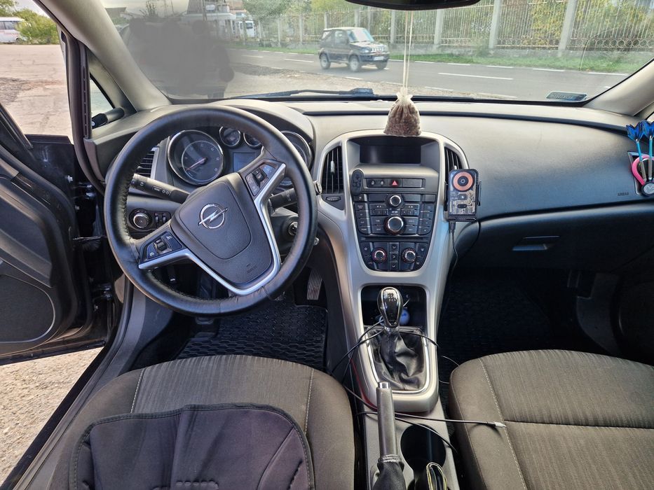 Opel astra J , 2011