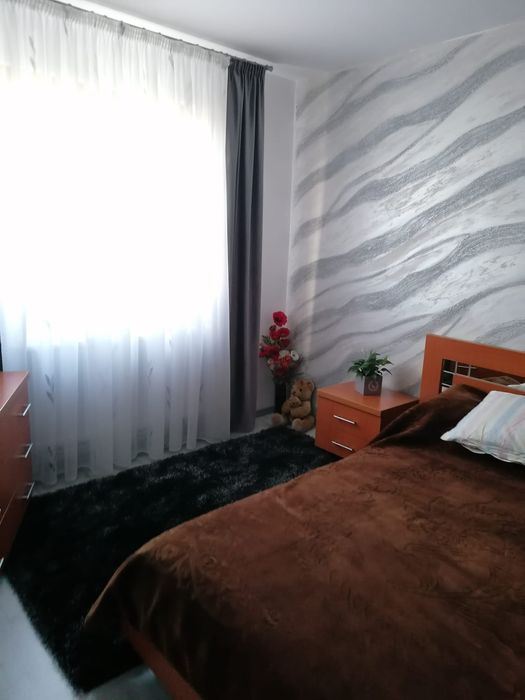 Închiriez apartament regim hotelier