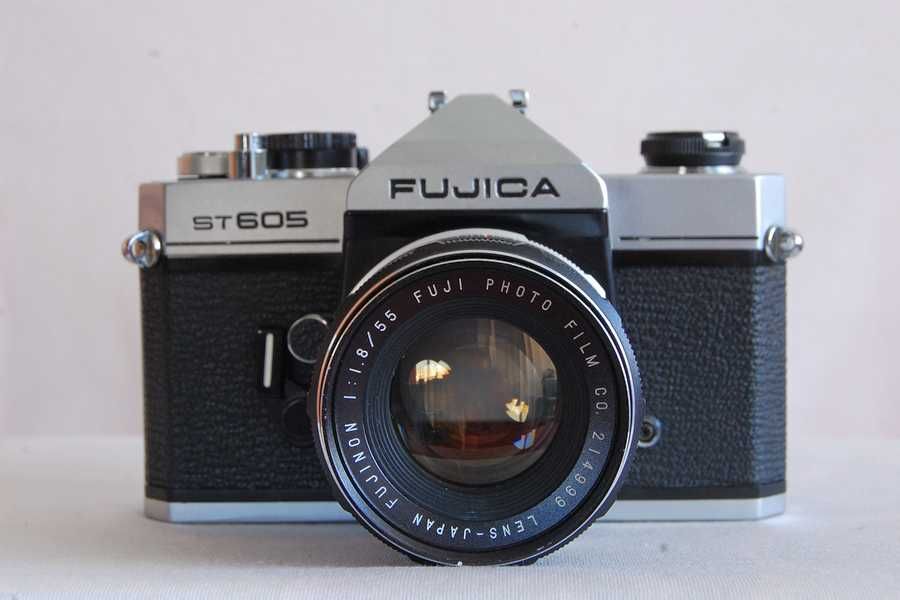 Aparat foto film fujica st605 cu obiectiv fujinon 1.8 / 55