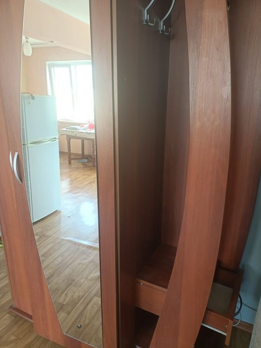 Продам бу прихожая не дорого