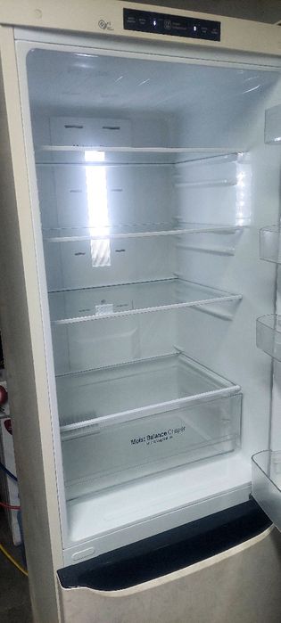 Продаётся Холодильник LG.
